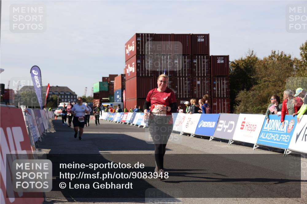 03.10.2025 - Köhlbrandbrückenlauf Lena Gebhardt http://msf.ph/oto/9083948 03.10.2025 13:50:37 Ziel 5294, 5323, 5608 meine-sportfotos.de