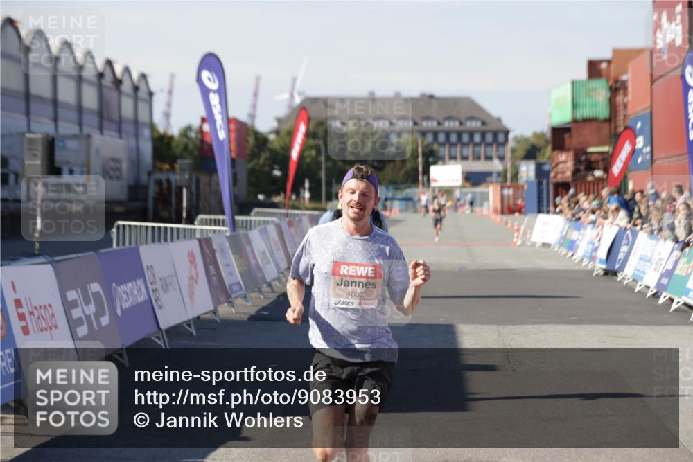 03.10.2025 - Köhlbrandbrückenlauf Jannik Wohlers http://msf.ph/oto/9083953 03.10.2025 12:51:44 Ziel 4017, 4058, 4087, 6793 meine-sportfotos.de