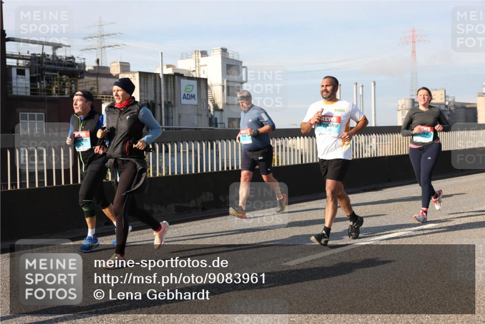 03.10.2025 - Köhlbrandbrückenlauf Lena Gebhardt http://msf.ph/oto/9083961 03.10.2025 10:05:07 Position 2  meine-sportfotos.de