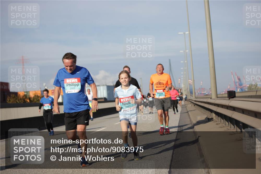 03.10.2025 - Köhlbrandbrückenlauf Jannik Wohlers http://msf.ph/oto/9083975 03.10.2025 10:06:31 Position 3 2862, 2861 meine-sportfotos.de