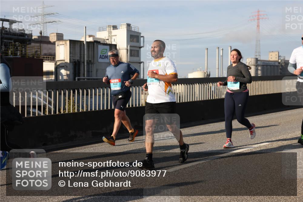 03.10.2025 - Köhlbrandbrückenlauf Lena Gebhardt http://msf.ph/oto/9083977 03.10.2025 10:05:08 Position 2 1993, 3346, 2003 meine-sportfotos.de