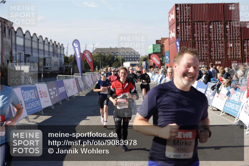 03.10.2025 - Köhlbrandbrückenlauf Jannik Wohlers http://msf.ph/oto/9083978 03.10.2025 13:18:26 Ziel 4154, 4280, 4341, 4560, 4581, 4760, 4819, 4826, 4882, 5192, 5379, 5440, 5691, 5722, 5816, 6001, 6700 meine-sportfotos.de