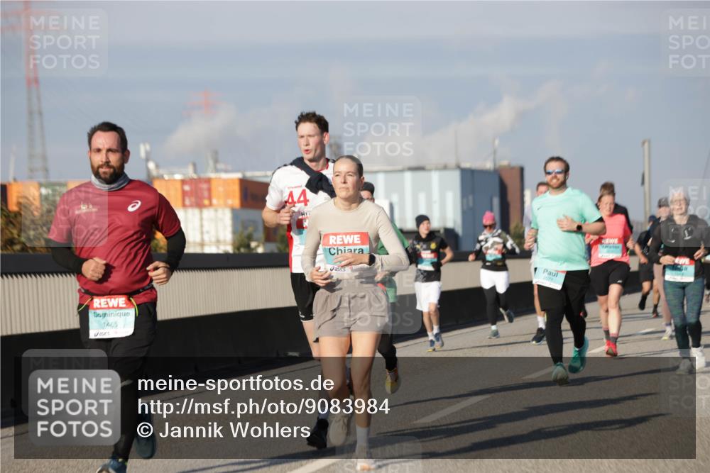 03.10.2025 - Köhlbrandbrückenlauf Jannik Wohlers http://msf.ph/oto/9083984 03.10.2025 09:56:08 Position 3 1465, 44, 2077 meine-sportfotos.de