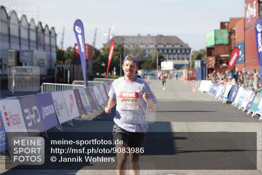 03.10.2025 - Köhlbrandbrückenlauf Jannik Wohlers http://msf.ph/oto/9083986 03.10.2025 12:51:44 Ziel 4017, 4058, 4087, 6793 meine-sportfotos.de