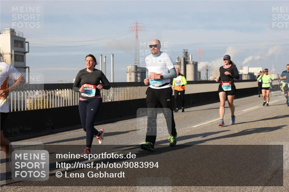 03.10.2025 - Köhlbrandbrückenlauf Lena Gebhardt http://msf.ph/oto/9083994 03.10.2025 10:05:08 Position 2 2002 meine-sportfotos.de