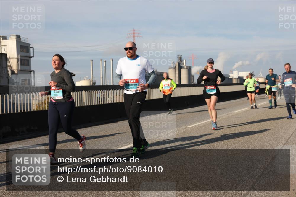 03.10.2025 - Köhlbrandbrückenlauf Lena Gebhardt http://msf.ph/oto/9084010 03.10.2025 10:05:08 Position 2 2003, 2002 meine-sportfotos.de