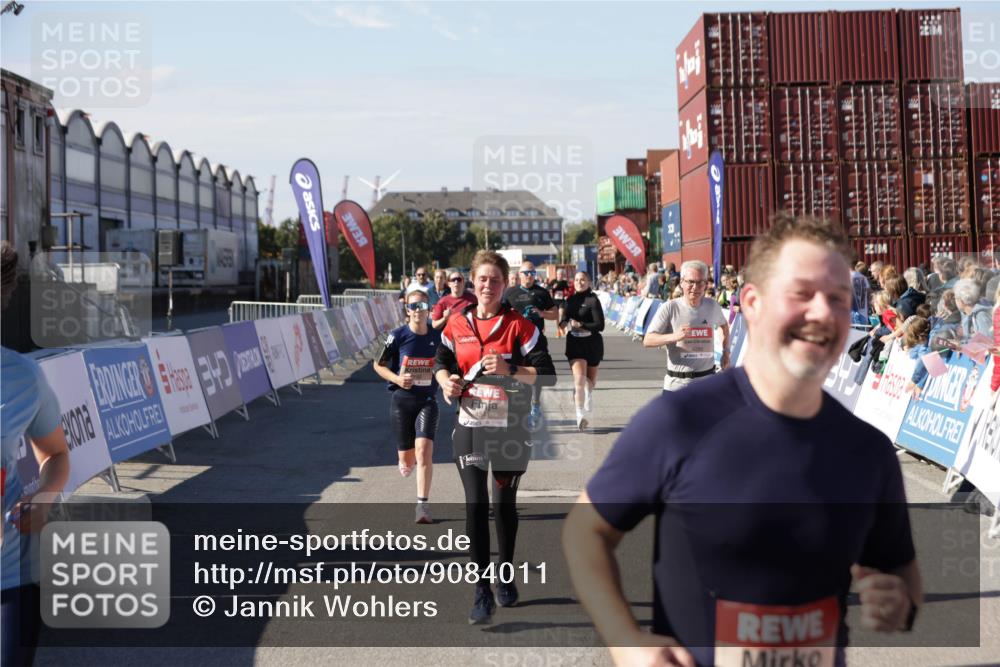 03.10.2025 - Köhlbrandbrückenlauf Jannik Wohlers http://msf.ph/oto/9084011 03.10.2025 13:18:26 Ziel 4154, 4280, 4341, 4560, 4581, 4760, 4819, 4826, 4882, 5192, 5379, 5440, 5691, 5722, 5816, 6001, 6700 meine-sportfotos.de