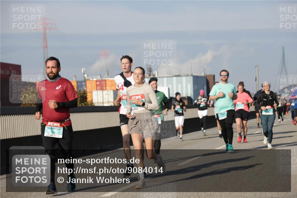 03.10.2025 - Köhlbrandbrückenlauf Jannik Wohlers http://msf.ph/oto/9084014 03.10.2025 09:56:08 Position 3 1465, 4, 2077 meine-sportfotos.de