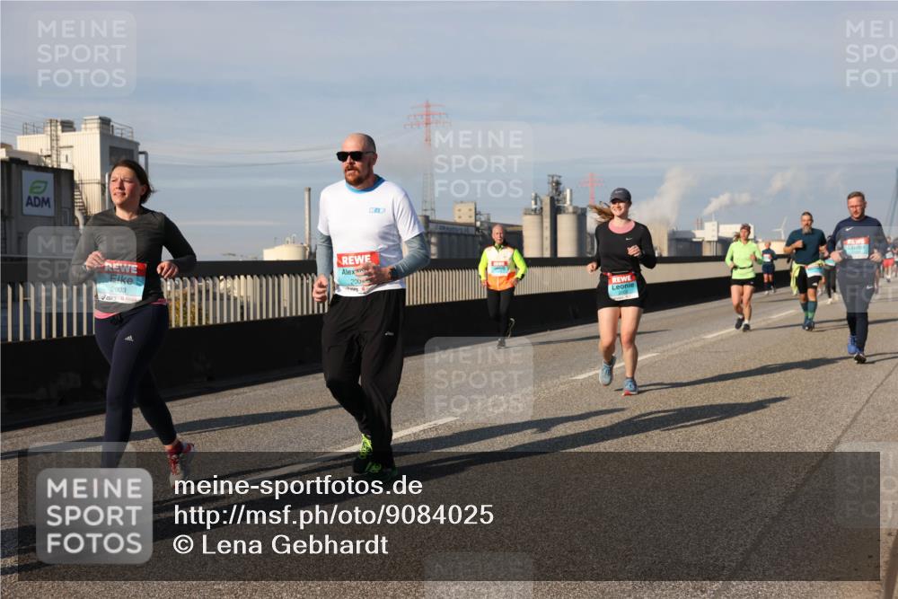 03.10.2025 - Köhlbrandbrückenlauf Lena Gebhardt http://msf.ph/oto/9084025 03.10.2025 10:05:09 Position 2 2003, 200 meine-sportfotos.de