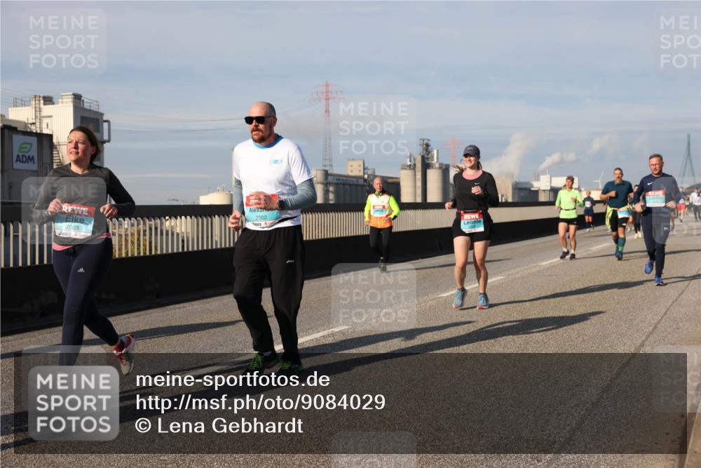 03.10.2025 - Köhlbrandbrückenlauf Lena Gebhardt http://msf.ph/oto/9084029 03.10.2025 10:05:09 Position 2 2003, 2002 meine-sportfotos.de