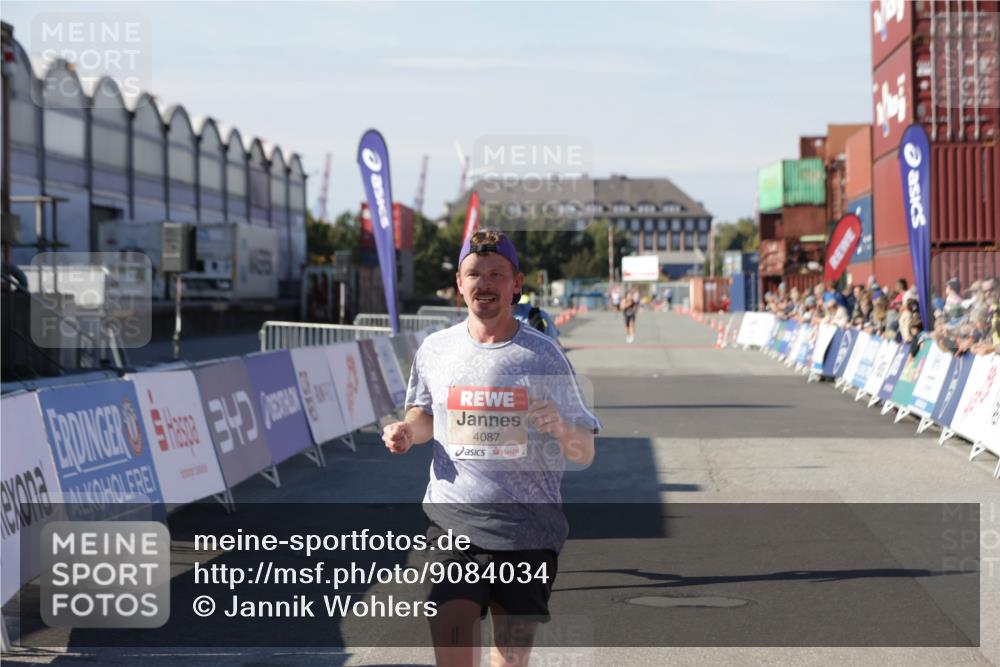 03.10.2025 - Köhlbrandbrückenlauf Jannik Wohlers http://msf.ph/oto/9084034 03.10.2025 12:51:44 Ziel 4017, 4058, 4087, 6793 meine-sportfotos.de