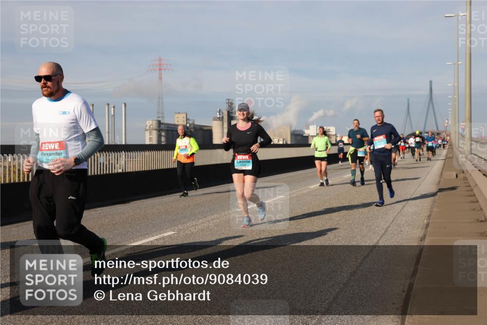 03.10.2025 - Köhlbrandbrückenlauf Lena Gebhardt http://msf.ph/oto/9084039 03.10.2025 10:05:09 Position 2 2002 meine-sportfotos.de
