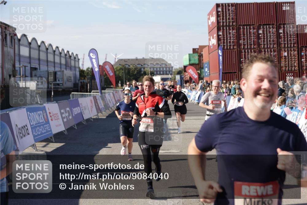03.10.2025 - Köhlbrandbrückenlauf Jannik Wohlers http://msf.ph/oto/9084040 03.10.2025 13:18:27 Ziel 4154, 4280, 4341, 4560, 4760, 4819, 4826, 4882, 5192, 5379, 5440, 5691, 5722, 5816, 6001, 6084, 6700 meine-sportfotos.de