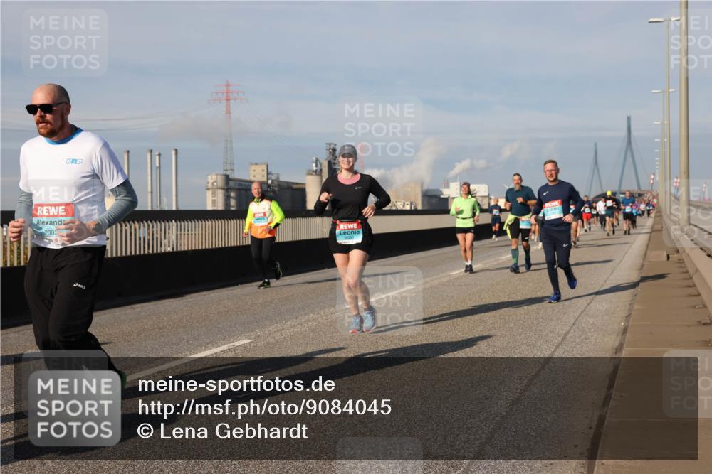 03.10.2025 - Köhlbrandbrückenlauf Lena Gebhardt http://msf.ph/oto/9084045 03.10.2025 10:05:09 Position 2 2002 meine-sportfotos.de