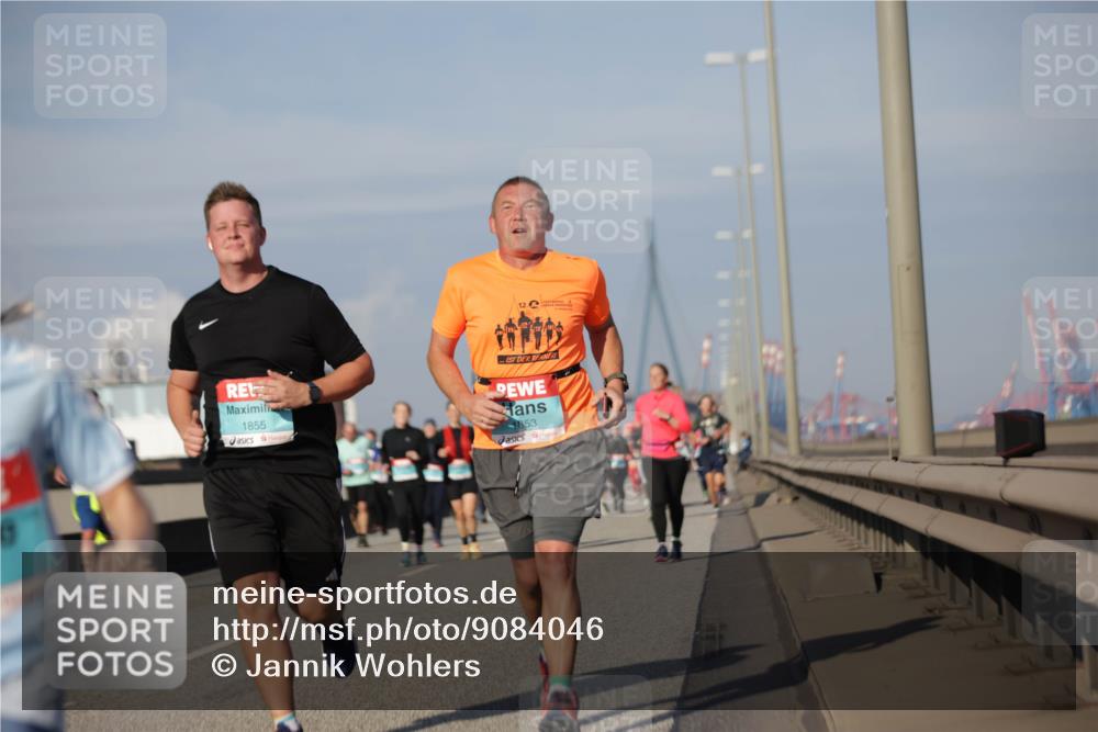 03.10.2025 - Köhlbrandbrückenlauf Jannik Wohlers http://msf.ph/oto/9084046 03.10.2025 10:06:33 Position 3 1855, 1853 meine-sportfotos.de