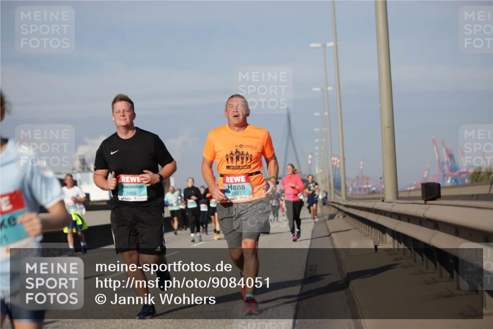 03.10.2025 - Köhlbrandbrückenlauf Jannik Wohlers http://msf.ph/oto/9084051 03.10.2025 10:06:33 Position 3 12, 1855, 1853 meine-sportfotos.de
