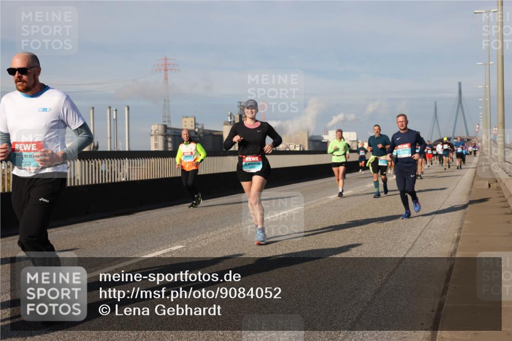 03.10.2025 - Köhlbrandbrückenlauf Lena Gebhardt http://msf.ph/oto/9084052 03.10.2025 10:05:09 Position 2 2002 meine-sportfotos.de