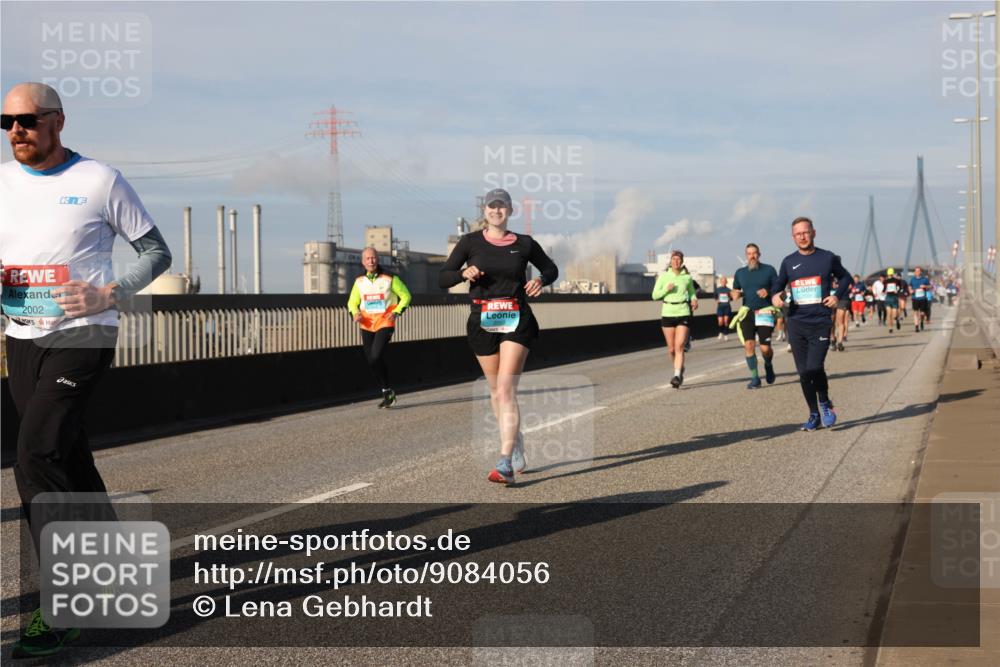 03.10.2025 - Köhlbrandbrückenlauf Lena Gebhardt http://msf.ph/oto/9084056 03.10.2025 10:05:09 Position 2 2002 meine-sportfotos.de