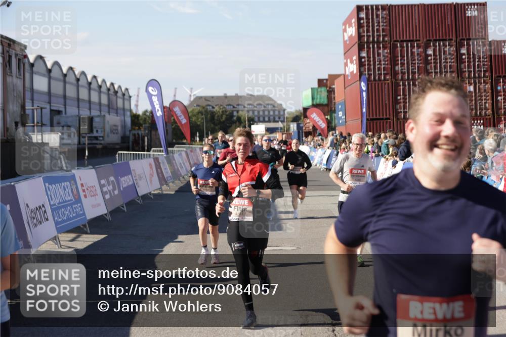 03.10.2025 - Köhlbrandbrückenlauf Jannik Wohlers http://msf.ph/oto/9084057 03.10.2025 13:18:27 Ziel 4154, 4280, 4341, 4560, 4760, 4819, 4826, 4882, 5192, 5379, 5440, 5691, 5722, 5816, 6001, 6084, 6700 meine-sportfotos.de