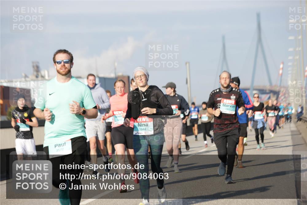 03.10.2025 - Köhlbrandbrückenlauf Jannik Wohlers http://msf.ph/oto/9084063 03.10.2025 09:56:10 Position 3 2077, 3210, 1844, 1921 meine-sportfotos.de