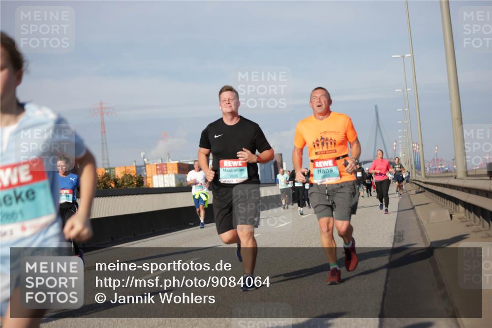 03.10.2025 - Köhlbrandbrückenlauf Jannik Wohlers http://msf.ph/oto/9084064 03.10.2025 10:06:33 Position 3 2861, 1855, 1853 meine-sportfotos.de