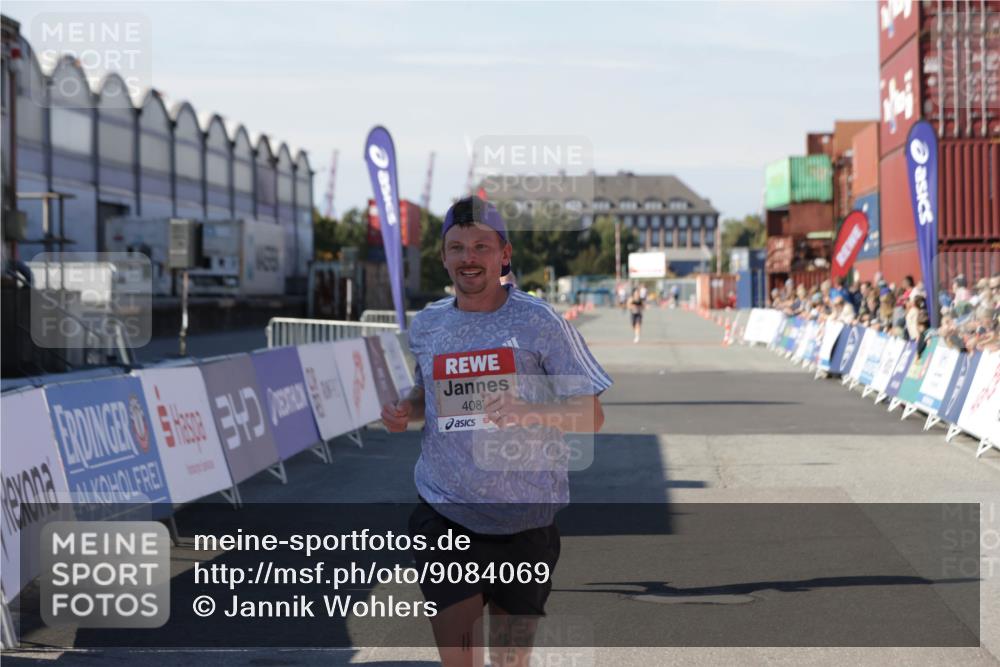 03.10.2025 - Köhlbrandbrückenlauf Jannik Wohlers http://msf.ph/oto/9084069 03.10.2025 12:51:45 Ziel 4017, 4058, 4087, 6793 meine-sportfotos.de