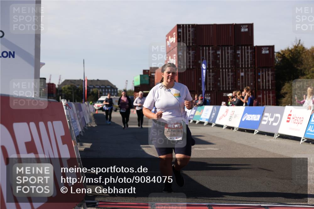 03.10.2025 - Köhlbrandbrückenlauf Lena Gebhardt http://msf.ph/oto/9084075 03.10.2025 13:50:42 Ziel 5323, 5608 meine-sportfotos.de