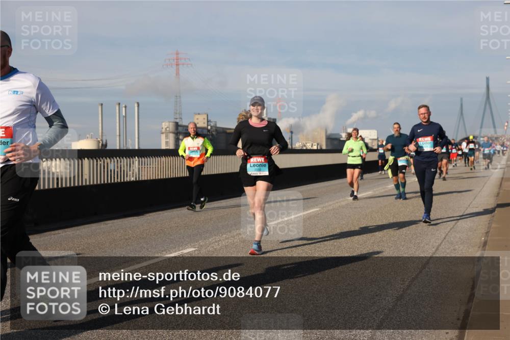 03.10.2025 - Köhlbrandbrückenlauf Lena Gebhardt http://msf.ph/oto/9084077 03.10.2025 10:05:09 Position 2  meine-sportfotos.de