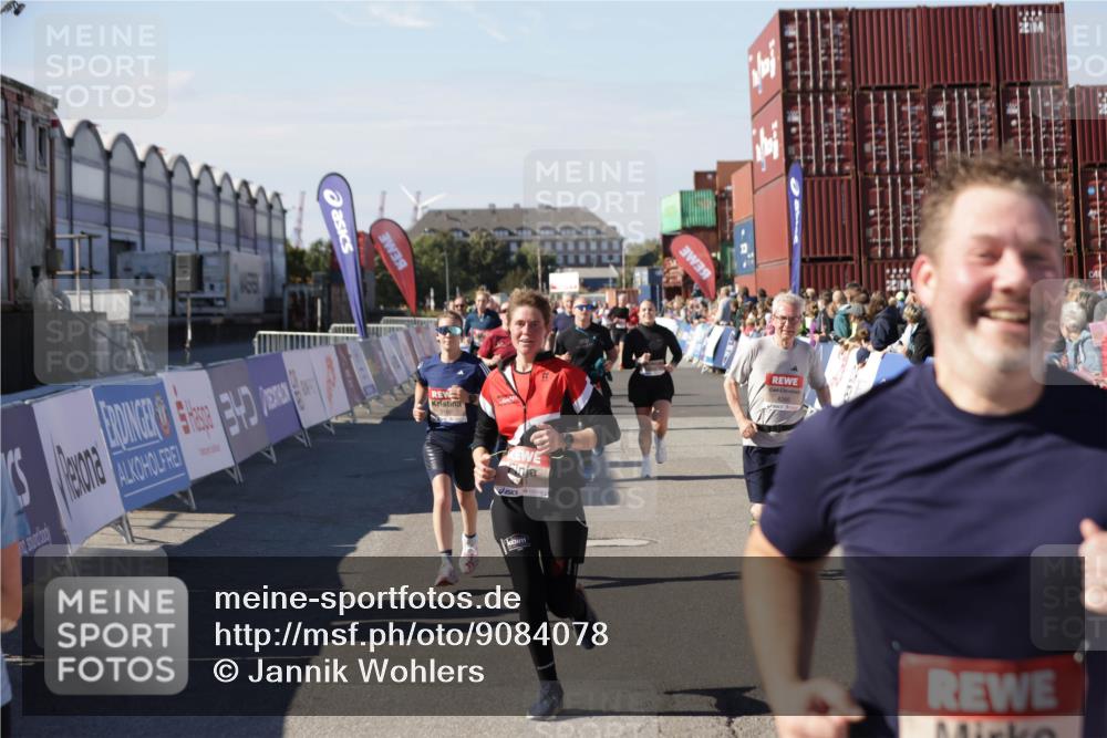 03.10.2025 - Köhlbrandbrückenlauf Jannik Wohlers http://msf.ph/oto/9084078 03.10.2025 13:18:27 Ziel 4154, 4280, 4341, 4560, 4760, 4819, 4826, 4882, 5192, 5379, 5440, 5691, 5722, 5816, 6001, 6084, 6700 meine-sportfotos.de