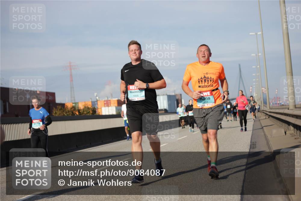 03.10.2025 - Köhlbrandbrückenlauf Jannik Wohlers http://msf.ph/oto/9084087 03.10.2025 10:06:33 Position 3 1855, 1853 meine-sportfotos.de