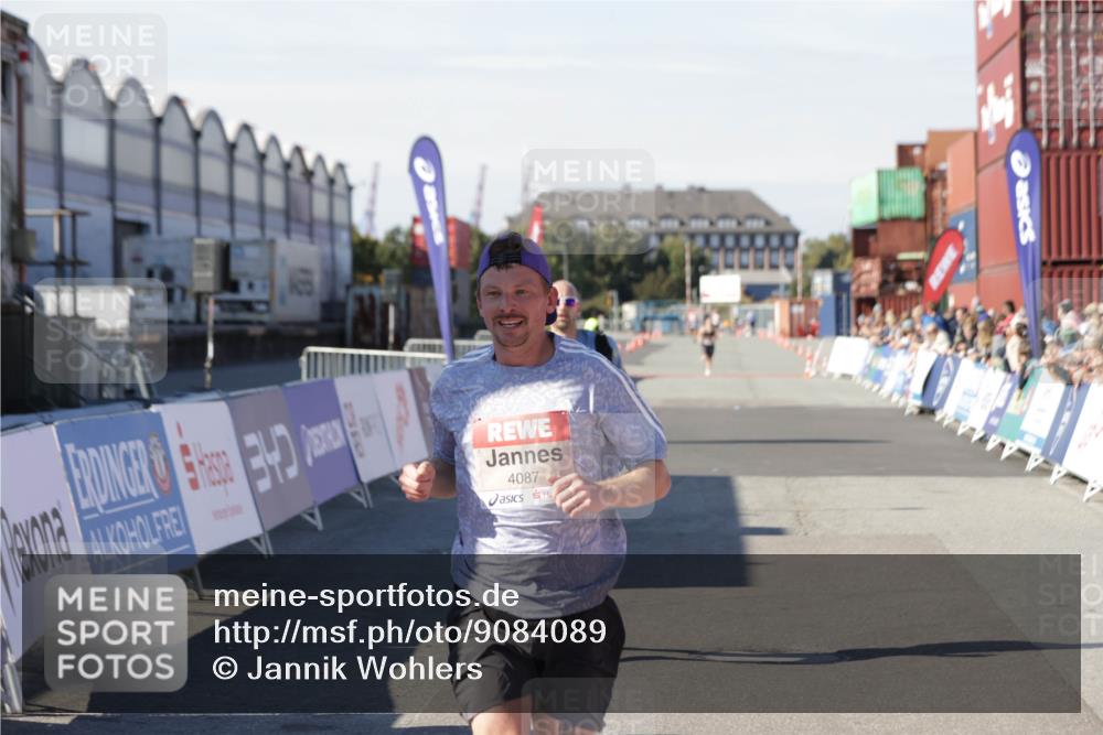03.10.2025 - Köhlbrandbrückenlauf Jannik Wohlers http://msf.ph/oto/9084089 03.10.2025 12:51:45 Ziel 4017, 4058, 4087, 6793 meine-sportfotos.de
