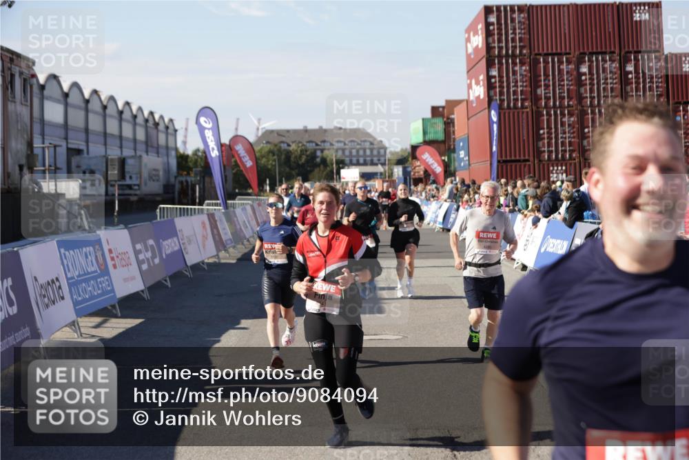 03.10.2025 - Köhlbrandbrückenlauf Jannik Wohlers http://msf.ph/oto/9084094 03.10.2025 13:18:27 Ziel 4154, 4280, 4341, 4560, 4760, 4819, 4826, 4882, 5192, 5379, 5440, 5691, 5722, 5816, 6001, 6084, 6700 meine-sportfotos.de