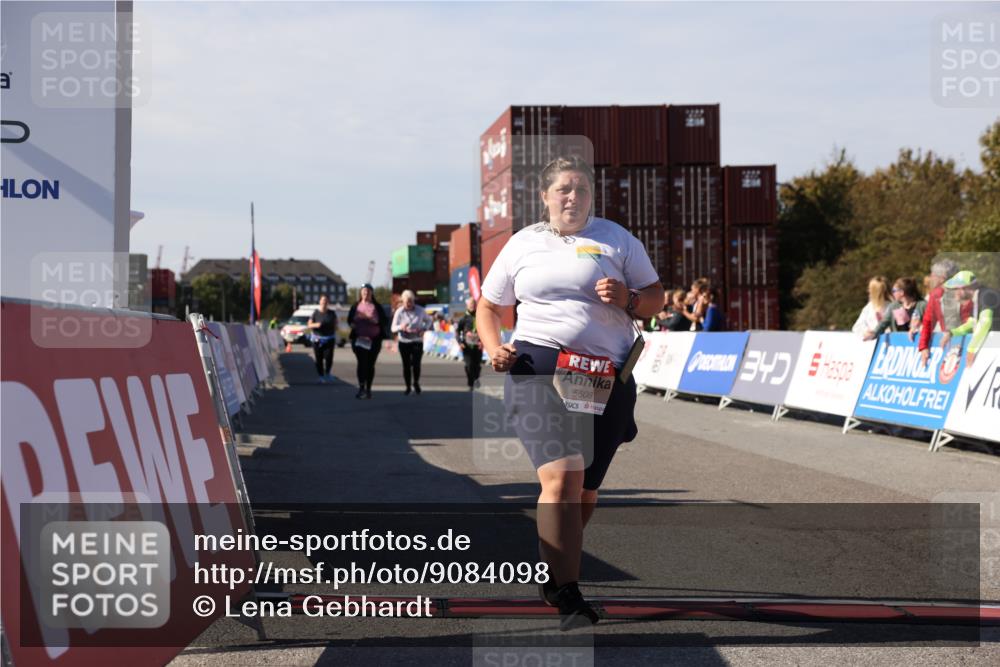 03.10.2025 - Köhlbrandbrückenlauf Lena Gebhardt http://msf.ph/oto/9084098 03.10.2025 13:50:43 Ziel 5323, 5608 meine-sportfotos.de
