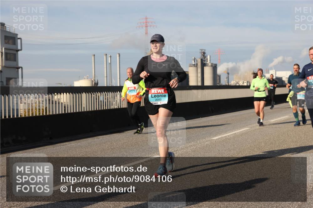 03.10.2025 - Köhlbrandbrückenlauf Lena Gebhardt http://msf.ph/oto/9084106 03.10.2025 10:05:10 Position 2 2050 meine-sportfotos.de