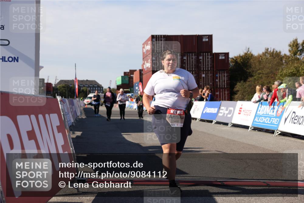 03.10.2025 - Köhlbrandbrückenlauf Lena Gebhardt http://msf.ph/oto/9084112 03.10.2025 13:50:43 Ziel 5323, 5608 meine-sportfotos.de