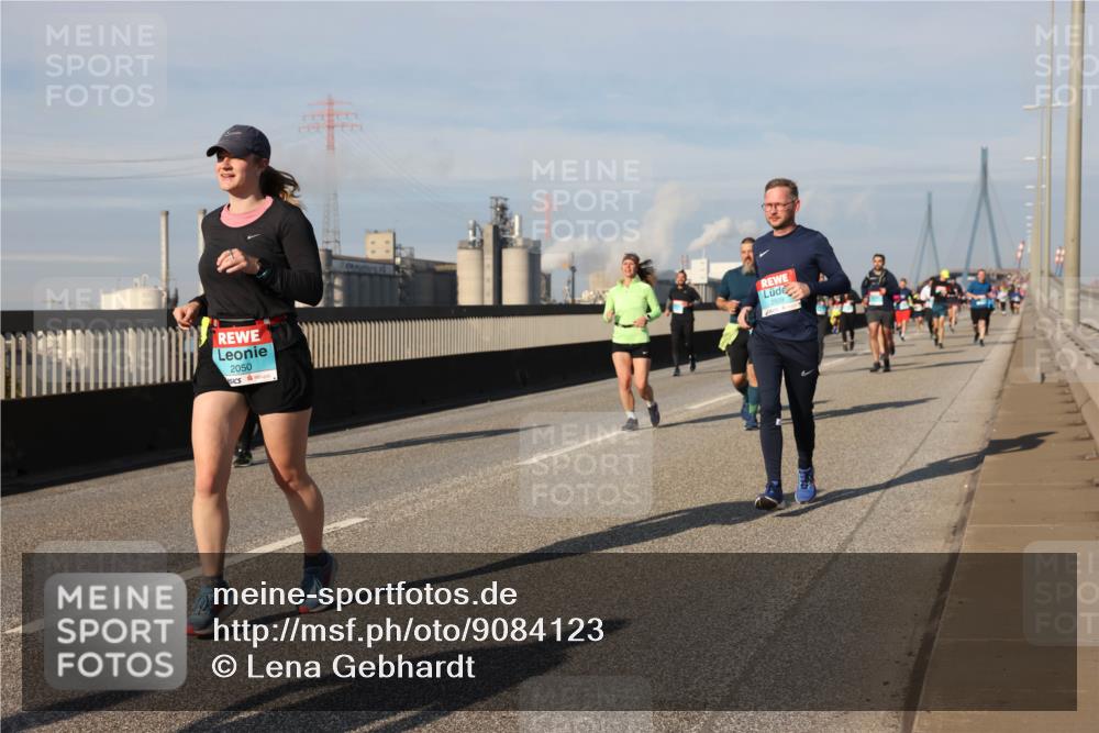 03.10.2025 - Köhlbrandbrückenlauf Lena Gebhardt http://msf.ph/oto/9084123 03.10.2025 10:05:10 Position 2 2050 meine-sportfotos.de