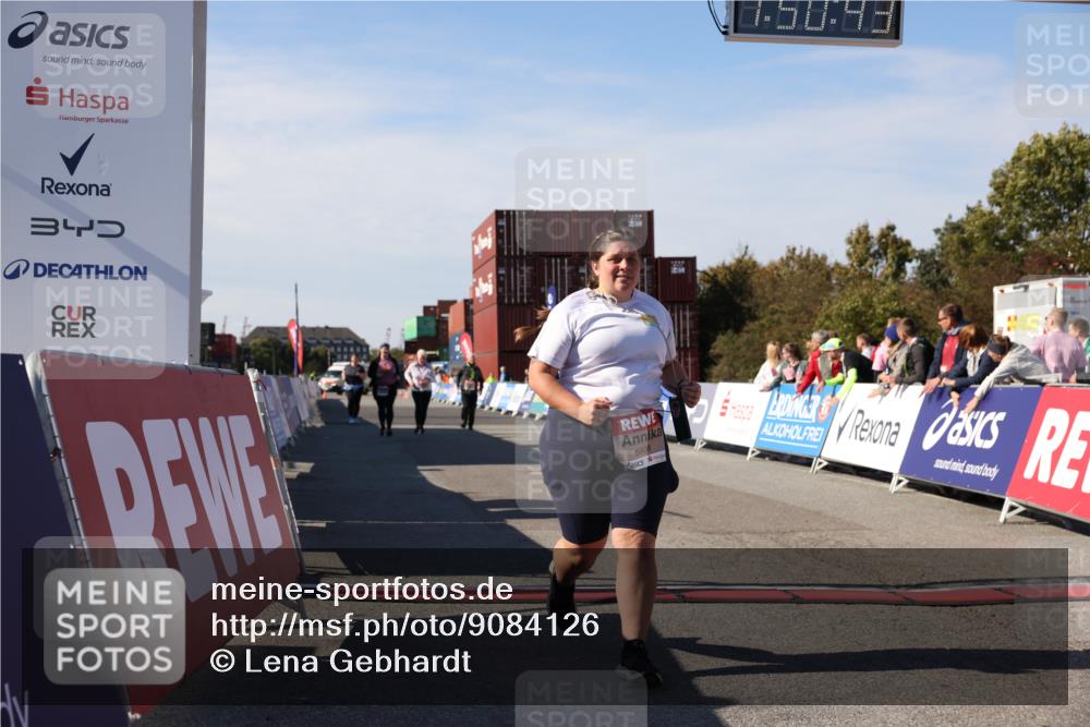 03.10.2025 - Köhlbrandbrückenlauf Lena Gebhardt http://msf.ph/oto/9084126 03.10.2025 13:50:43 Ziel 5323, 5608 meine-sportfotos.de