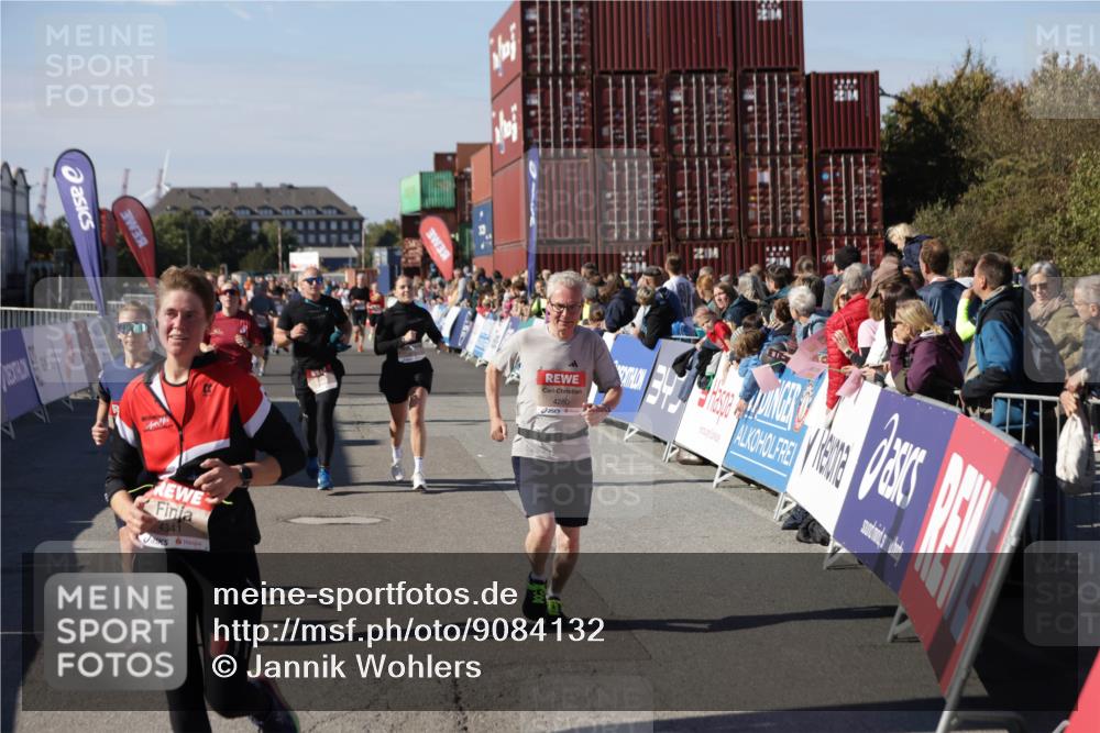 03.10.2025 - Köhlbrandbrückenlauf Jannik Wohlers http://msf.ph/oto/9084132 03.10.2025 13:18:27 Ziel 4154, 4280, 4341, 4560, 4760, 4819, 4826, 4882, 5192, 5379, 5440, 5691, 5722, 5816, 6001, 6084, 6700 meine-sportfotos.de