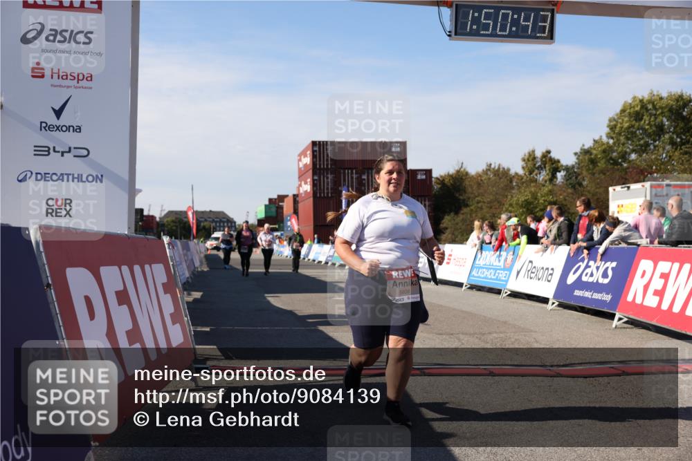 03.10.2025 - Köhlbrandbrückenlauf Lena Gebhardt http://msf.ph/oto/9084139 03.10.2025 13:50:43 Ziel 5323, 5608 meine-sportfotos.de