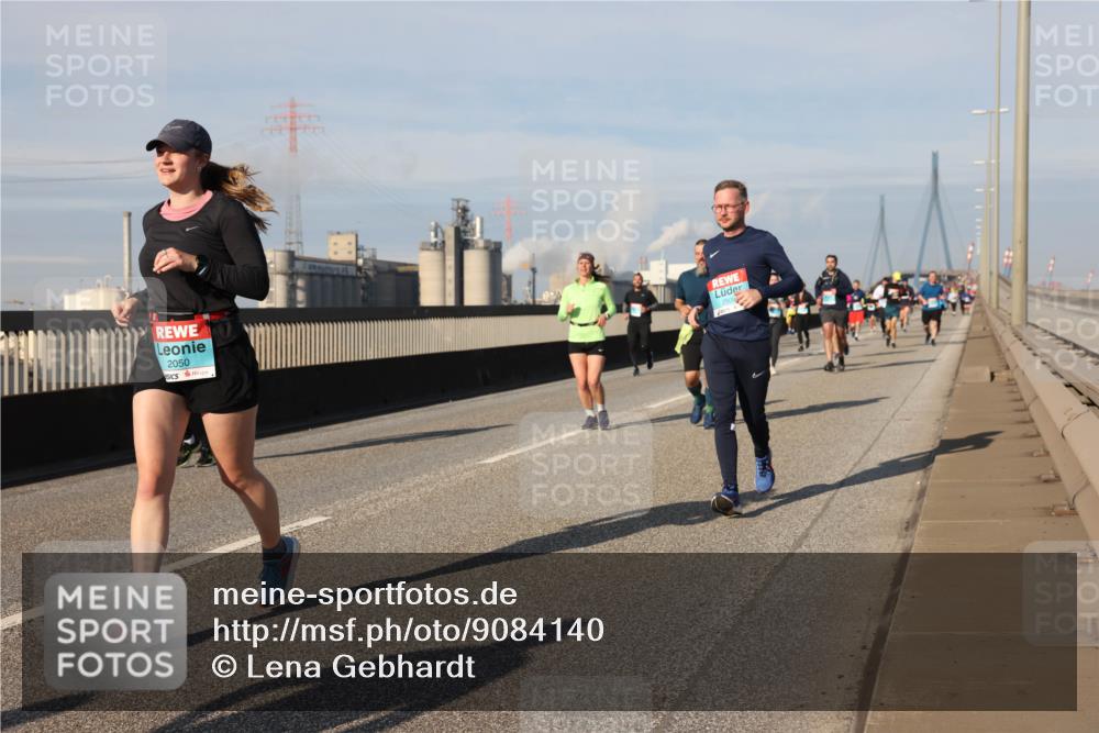 03.10.2025 - Köhlbrandbrückenlauf Lena Gebhardt http://msf.ph/oto/9084140 03.10.2025 10:05:10 Position 2 2050 meine-sportfotos.de
