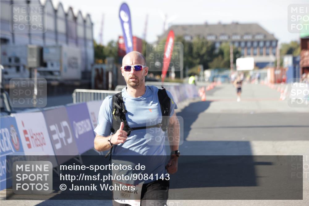 03.10.2025 - Köhlbrandbrückenlauf Jannik Wohlers http://msf.ph/oto/9084143 03.10.2025 12:51:46 Ziel 4017, 4058, 4087, 6793 meine-sportfotos.de