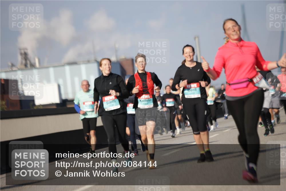 03.10.2025 - Köhlbrandbrückenlauf Jannik Wohlers http://msf.ph/oto/9084144 03.10.2025 10:06:36 Position 3 1732, 1440, 1895 meine-sportfotos.de