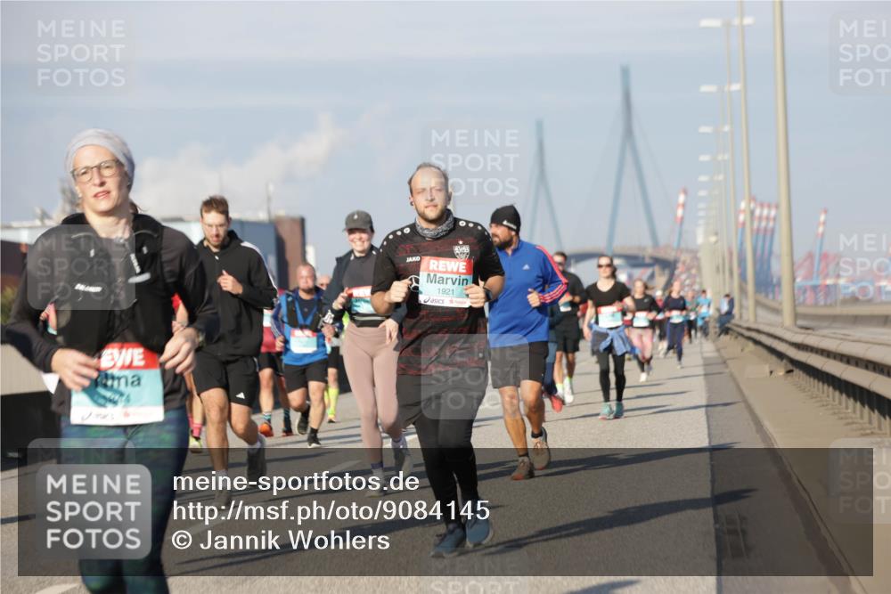 03.10.2025 - Köhlbrandbrückenlauf Jannik Wohlers http://msf.ph/oto/9084145 03.10.2025 09:56:12 Position 3 1921 meine-sportfotos.de