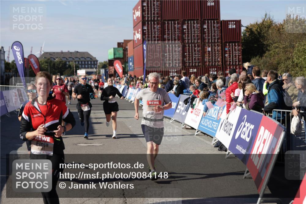 03.10.2025 - Köhlbrandbrückenlauf Jannik Wohlers http://msf.ph/oto/9084148 03.10.2025 13:18:28 Ziel 4154, 4280, 4341, 4560, 4760, 4819, 4826, 4882, 5178, 5192, 5379, 5440, 5691, 5722, 5816, 6084, 6700 meine-sportfotos.de