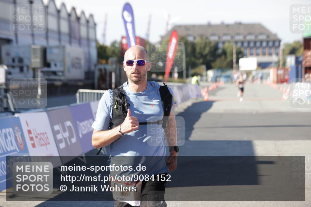 03.10.2025 - Köhlbrandbrückenlauf Jannik Wohlers http://msf.ph/oto/9084152 03.10.2025 12:51:46 Ziel 4017, 4058, 4087, 6793 meine-sportfotos.de