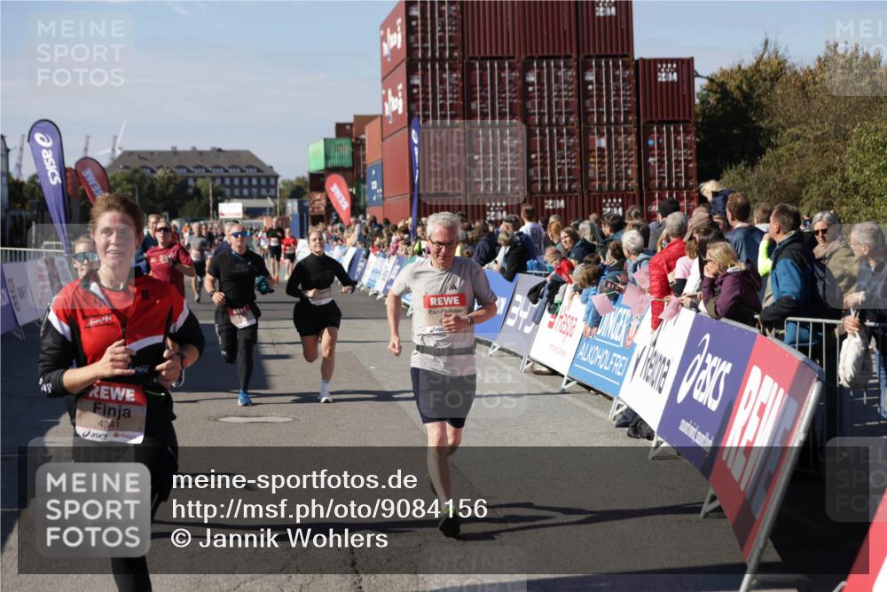 03.10.2025 - Köhlbrandbrückenlauf Jannik Wohlers http://msf.ph/oto/9084156 03.10.2025 13:18:28 Ziel 4154, 4280, 4341, 4560, 4760, 4819, 4826, 4882, 5178, 5192, 5379, 5440, 5691, 5722, 5816, 6084, 6700 meine-sportfotos.de