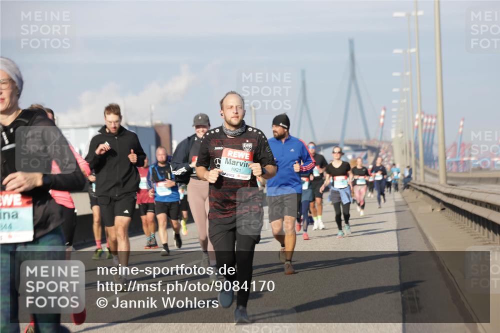 03.10.2025 - Köhlbrandbrückenlauf Jannik Wohlers http://msf.ph/oto/9084170 03.10.2025 09:56:12 Position 3 1921 meine-sportfotos.de