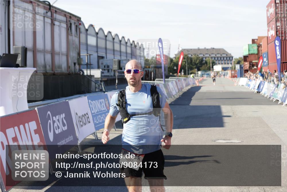 03.10.2025 - Köhlbrandbrückenlauf Jannik Wohlers http://msf.ph/oto/9084173 03.10.2025 12:51:47 Ziel 4017, 4087, 6793 meine-sportfotos.de