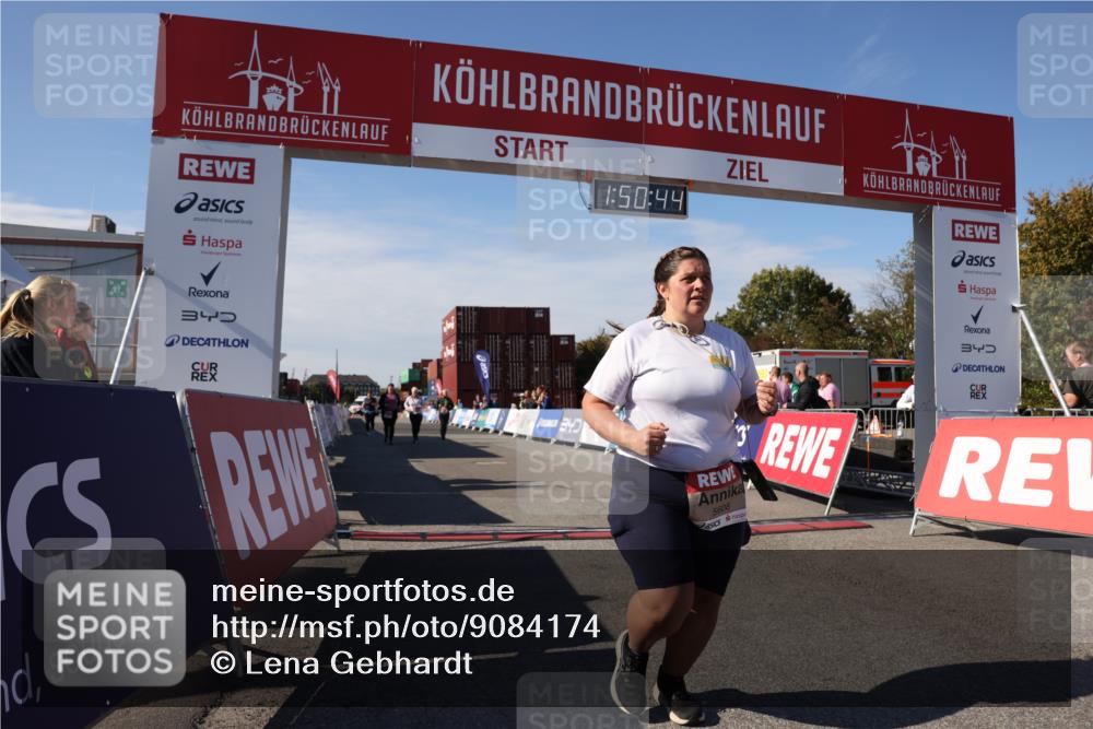 03.10.2025 - Köhlbrandbrückenlauf Lena Gebhardt http://msf.ph/oto/9084174 03.10.2025 13:50:44 Ziel 5323, 5595, 5608, 5992 meine-sportfotos.de