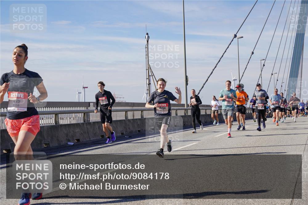 03.10.2025 - Köhlbrandbrückenlauf Michael Burmester http://msf.ph/oto/9084178 03.10.2025 12:42:30 Position 2 6158 meine-sportfotos.de
